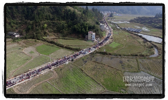 1700桌合攏宴，總長3.7公里，10380人同桌就餐，創(chuàng)歷史之最