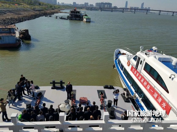 江西開展呵護(hù)一湖清水，嚴(yán)厲打擊非法采砂行動(dòng)（圖）