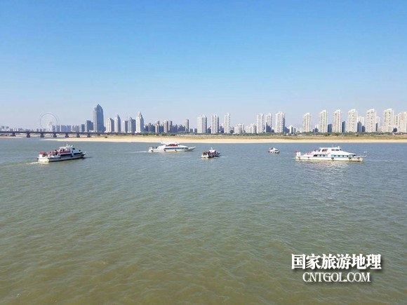 江西開展呵護(hù)一湖清水，嚴(yán)厲打擊非法采砂行動(dòng)（圖）